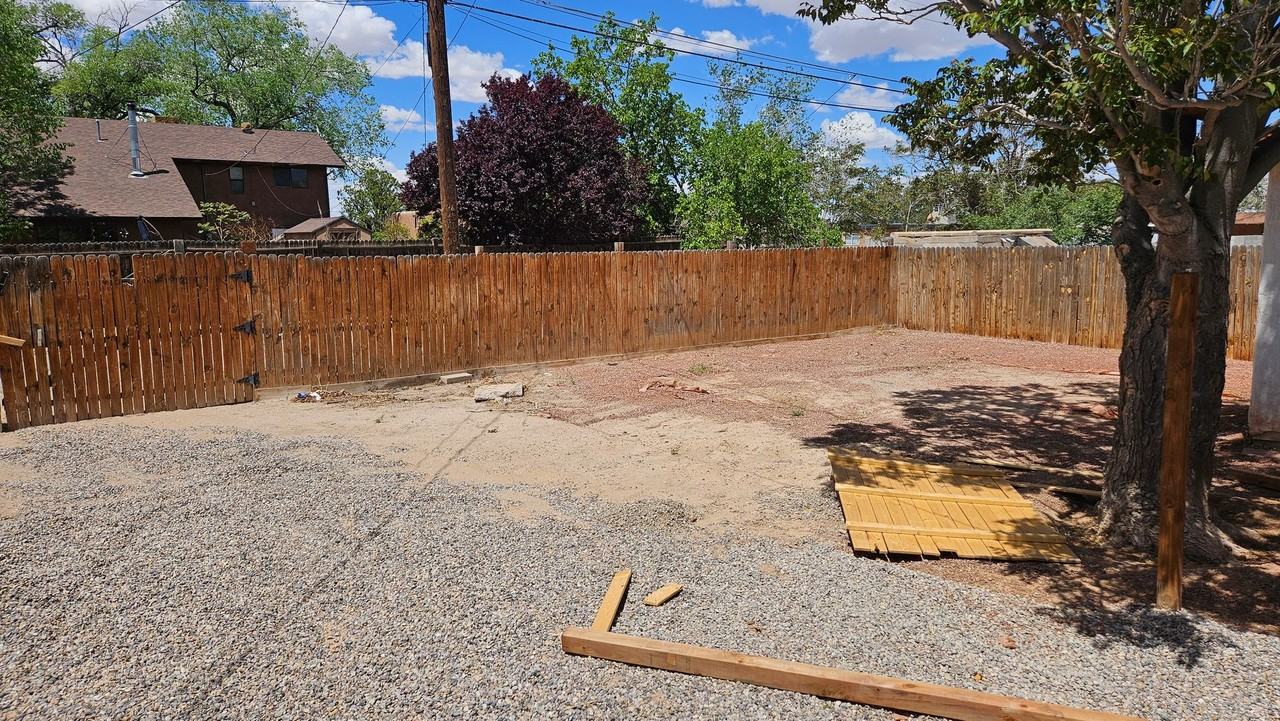 2741 Montclaire Dr Ne - Photo 3 of 16