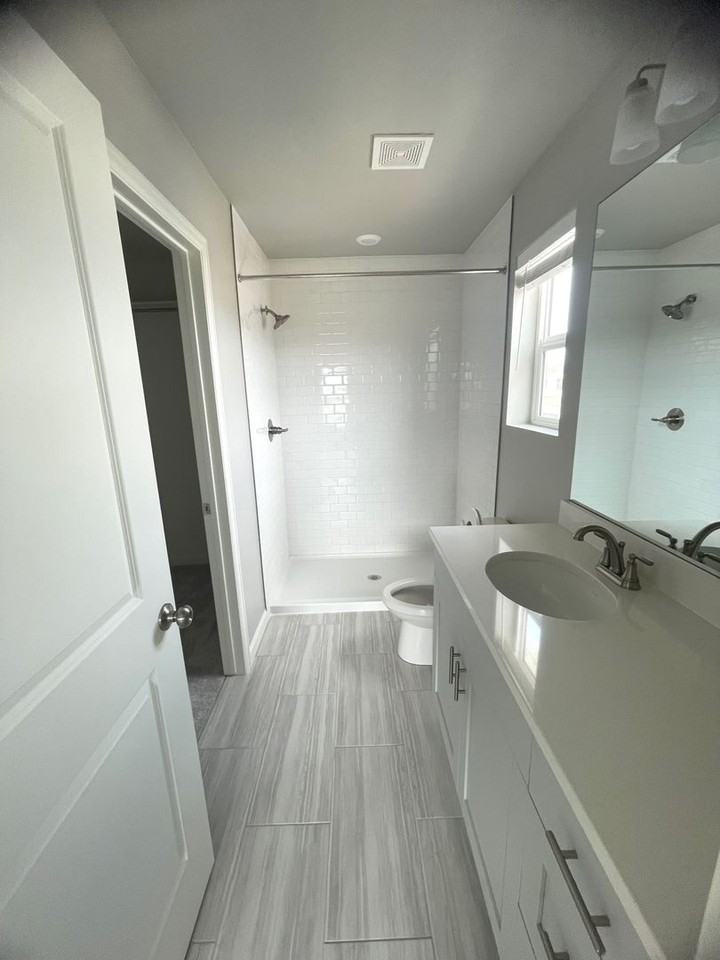 251 N Riverside Dr - Photo 6 of 15