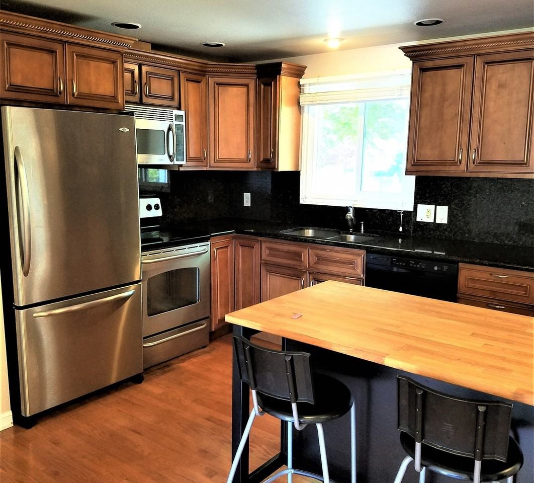 1226 111th Ave Ne - Photo 3 of 18