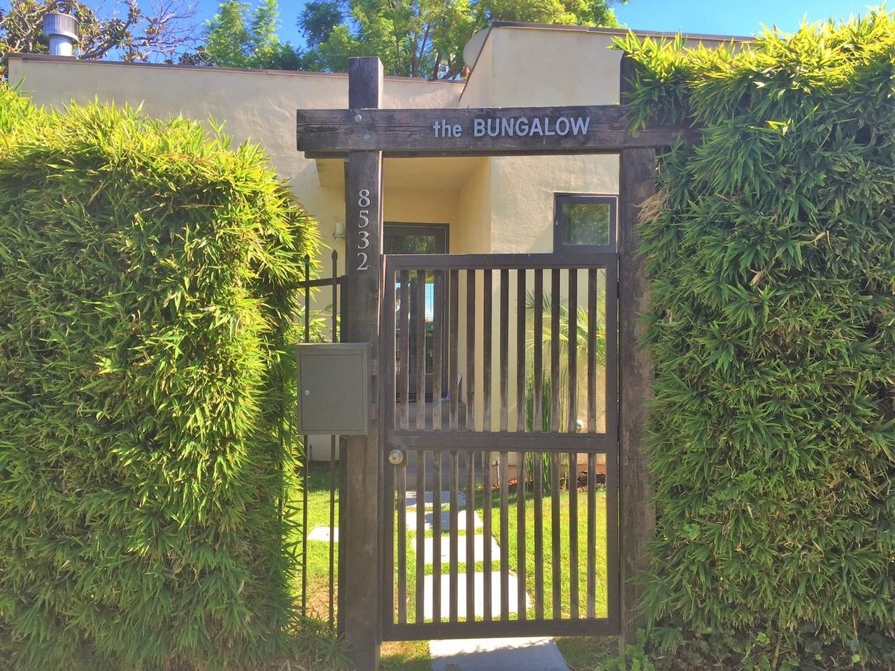 8532 W West Knoll Dr - Photo 2 of 18