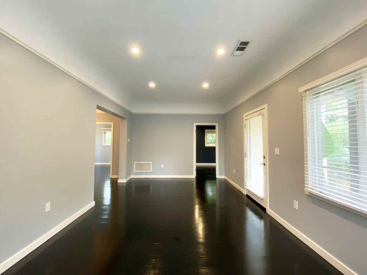 8532 W West Knoll Dr - Photo 3 of 18