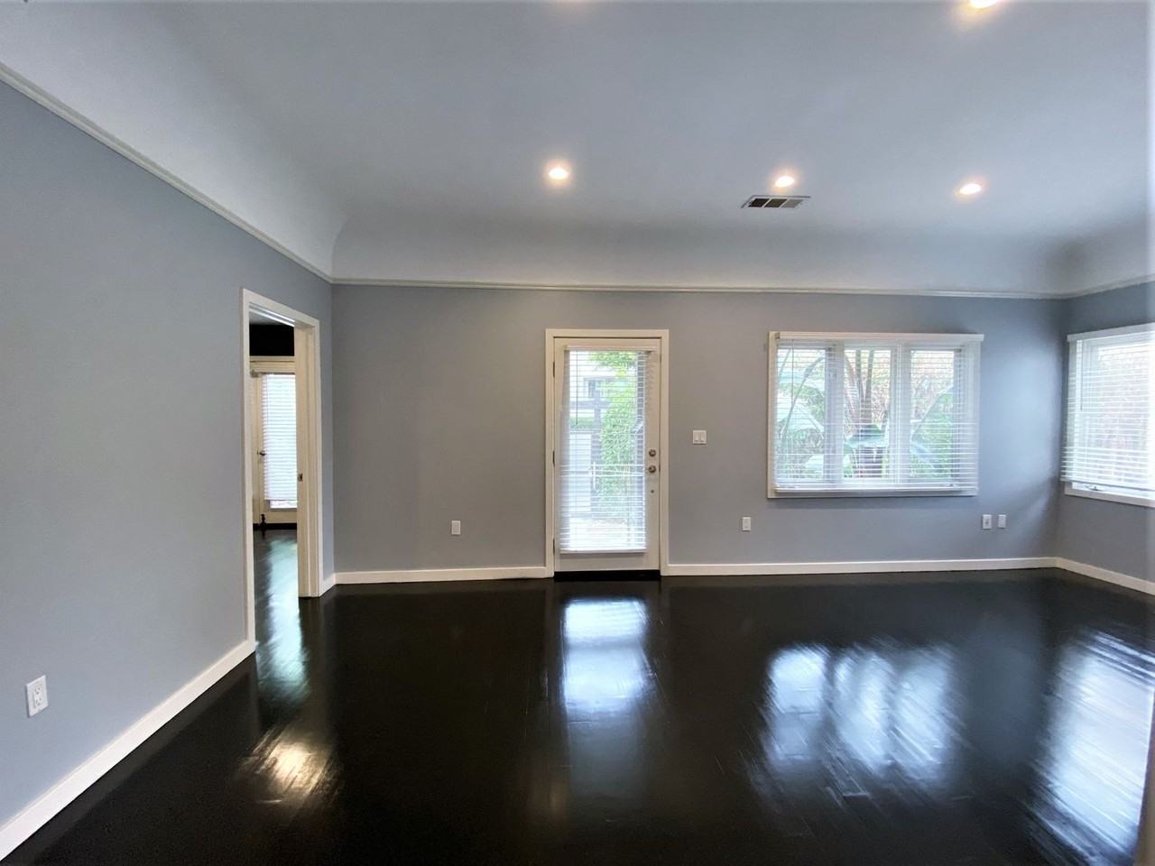 8532 W West Knoll Dr - Photo 5 of 18