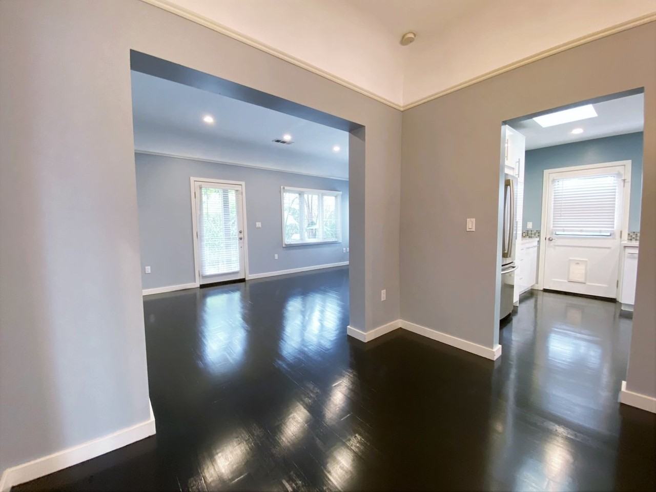 8532 W West Knoll Dr - Photo 7 of 18