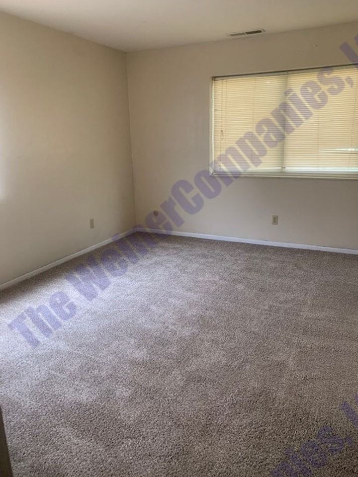 1911 Melrose Dr #B - Photo 3 of 9