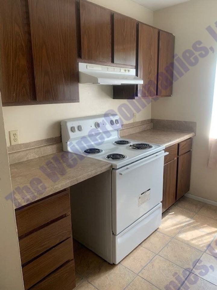 1911 Melrose Dr #B - Photo 5 of 9