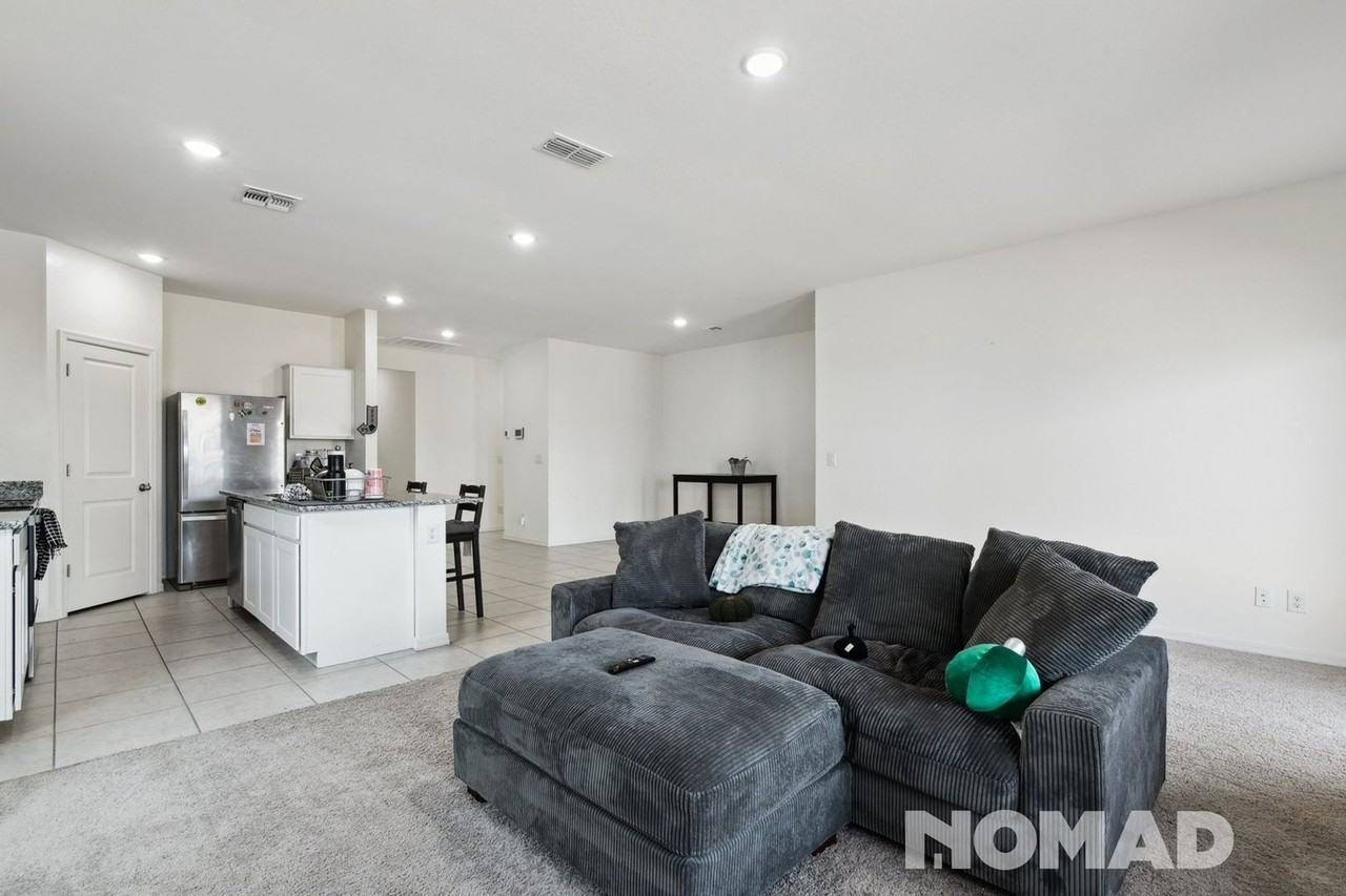 9560 W Illini St - Photo 3 of 26