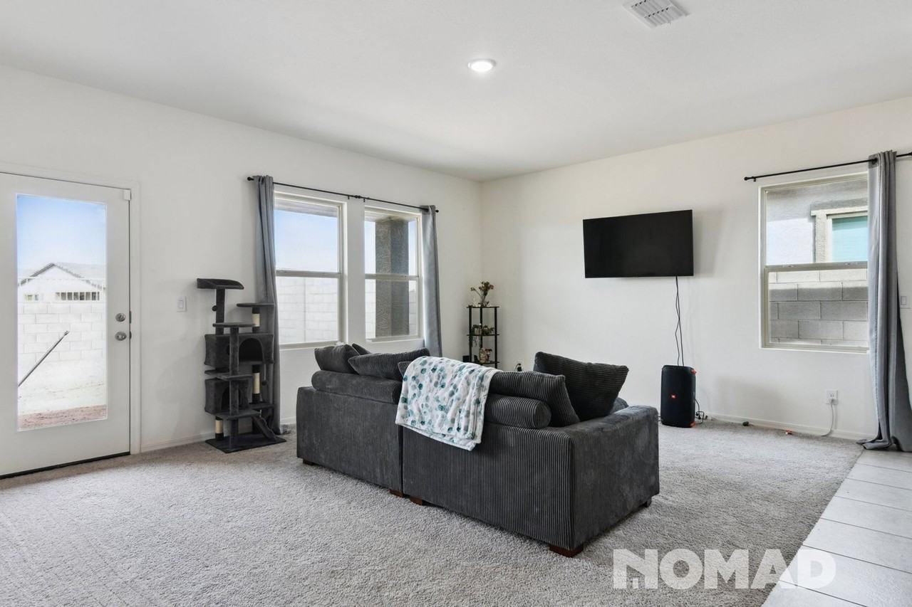 9560 W Illini St - Photo 4 of 26