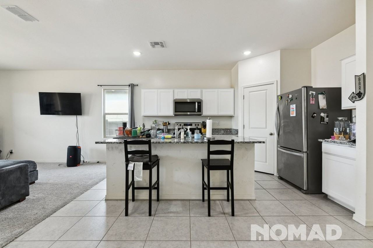 9560 W Illini St - Photo 6 of 26