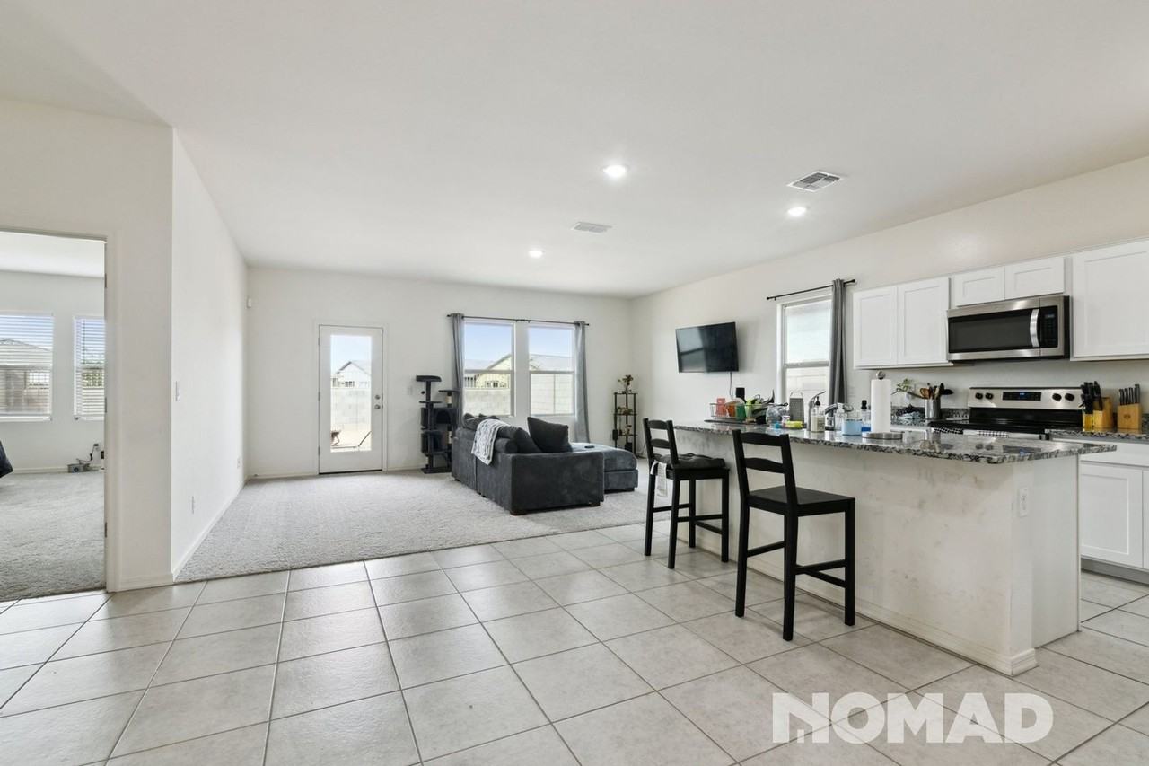 9560 W Illini St - Photo 7 of 26