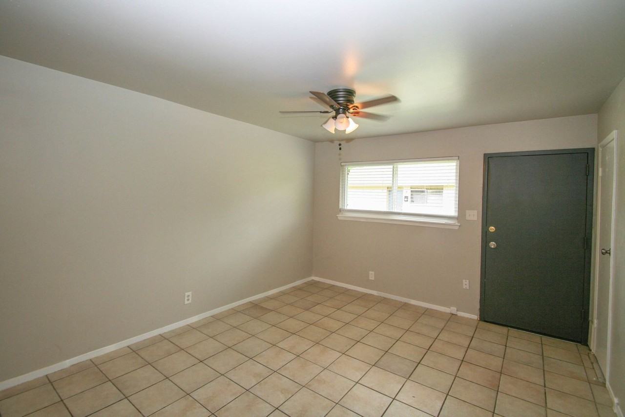 1310 N Irvington Ave Apt B - Photo 4 of 13