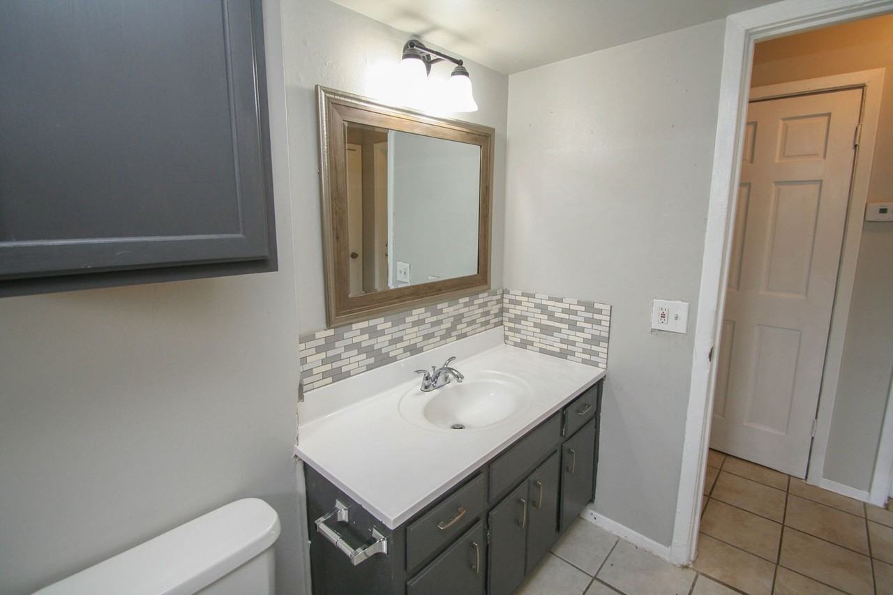 1310 N Irvington Ave Apt B - Photo 5 of 13