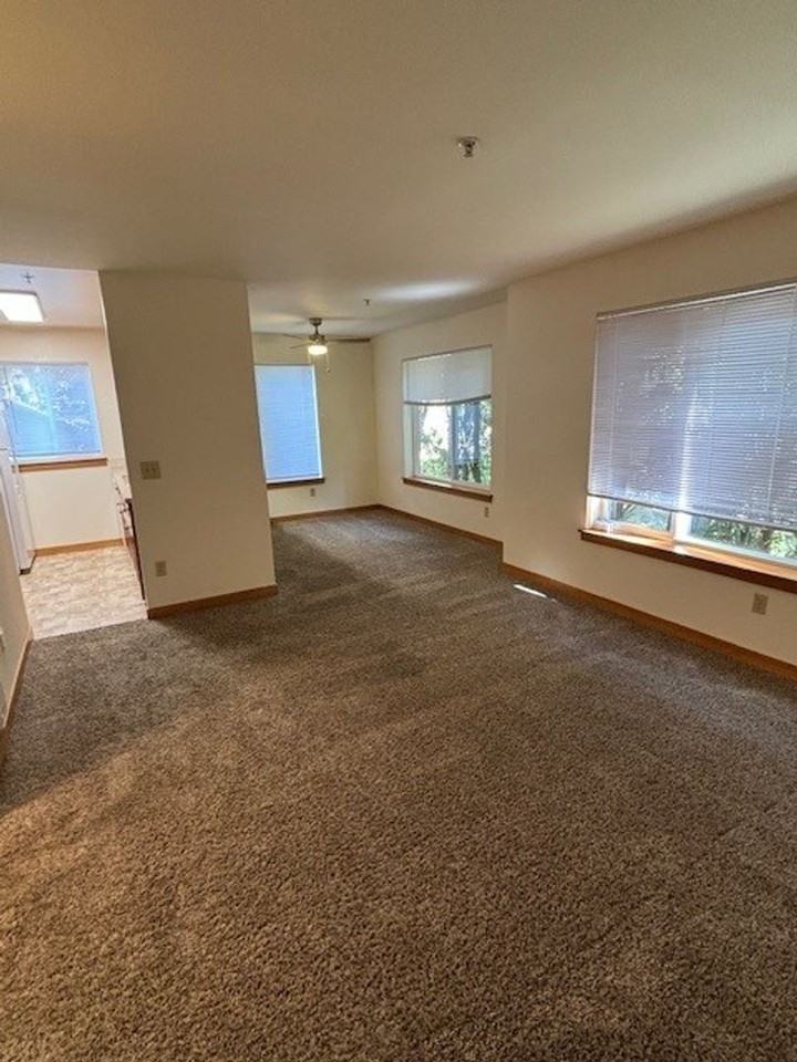 English Gardens Apartments - Photo 2 of 9