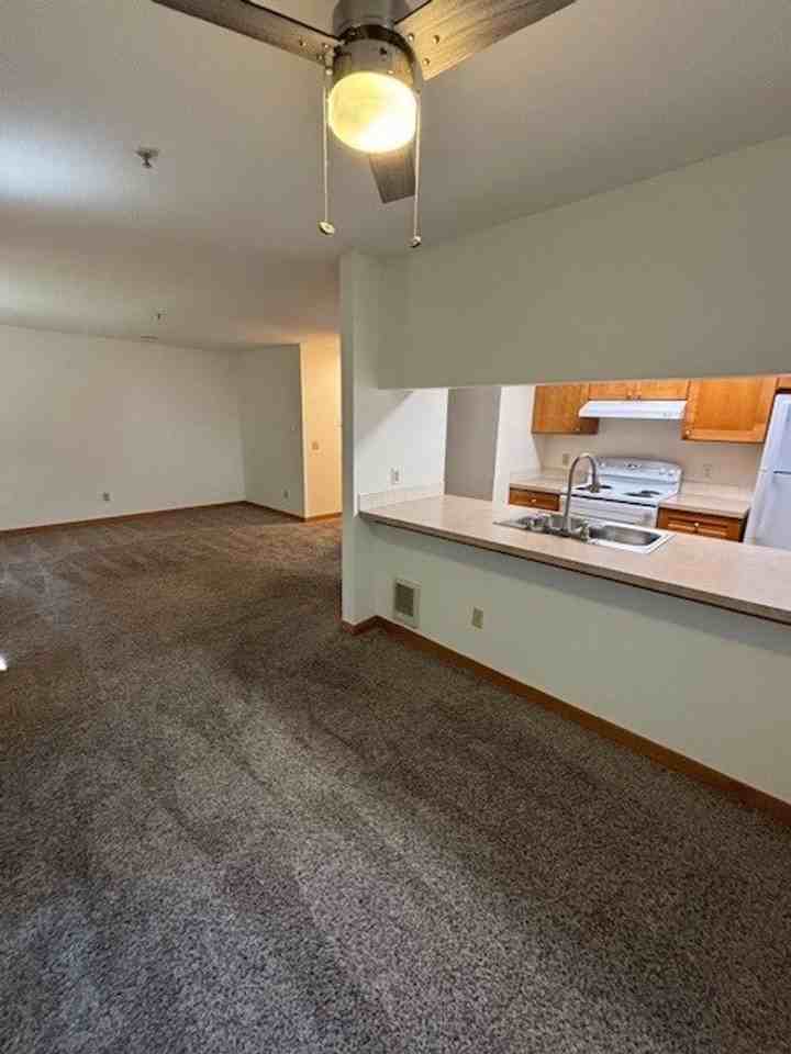 English Gardens Apartments - Photo 3 of 9