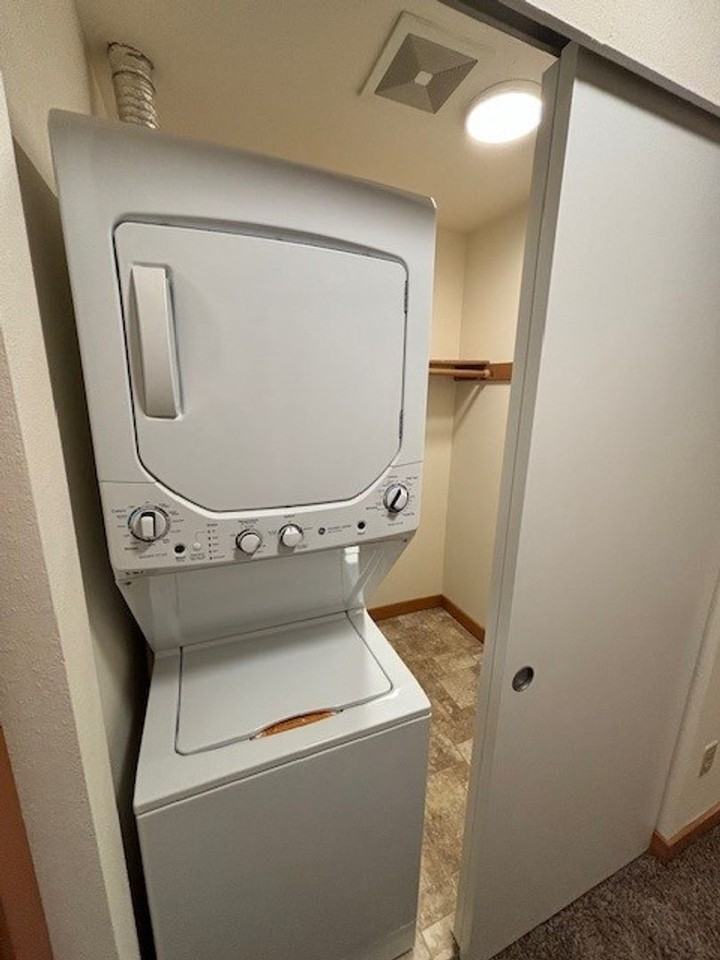 English Gardens Apartments - Photo 5 of 9