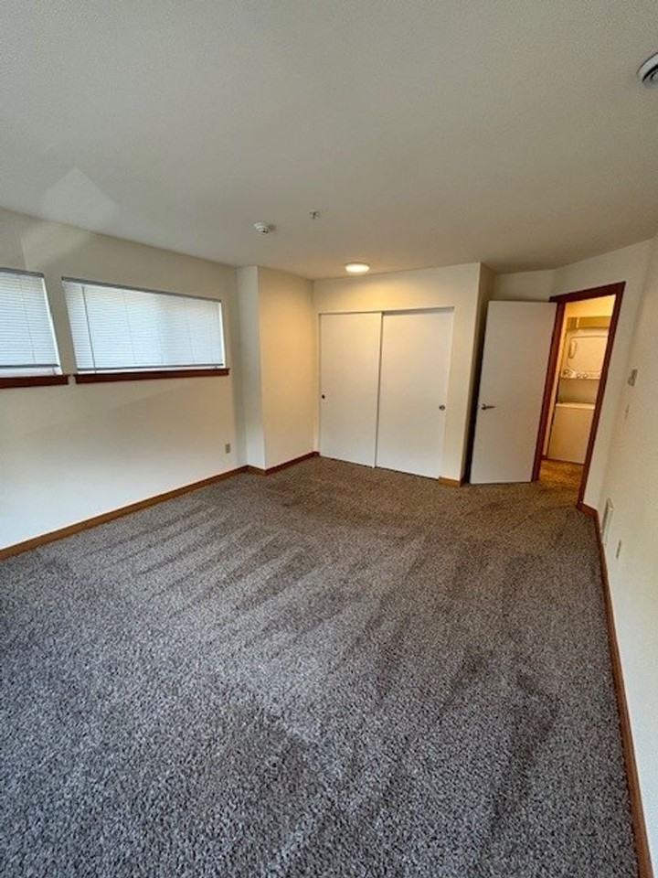 English Gardens Apartments - Photo 7 of 9
