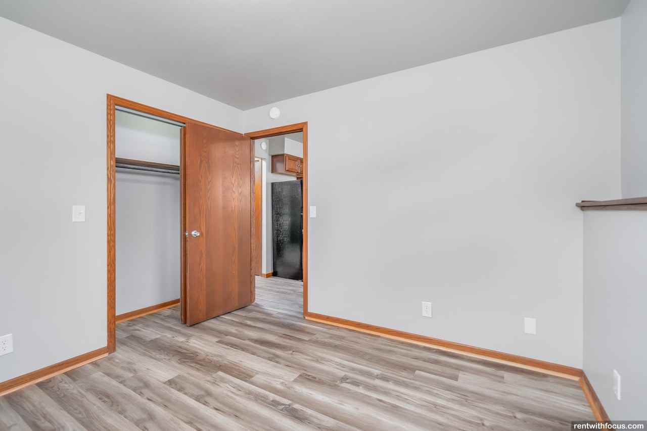 1214 Mount Vernon Street - Photo 7 of 26