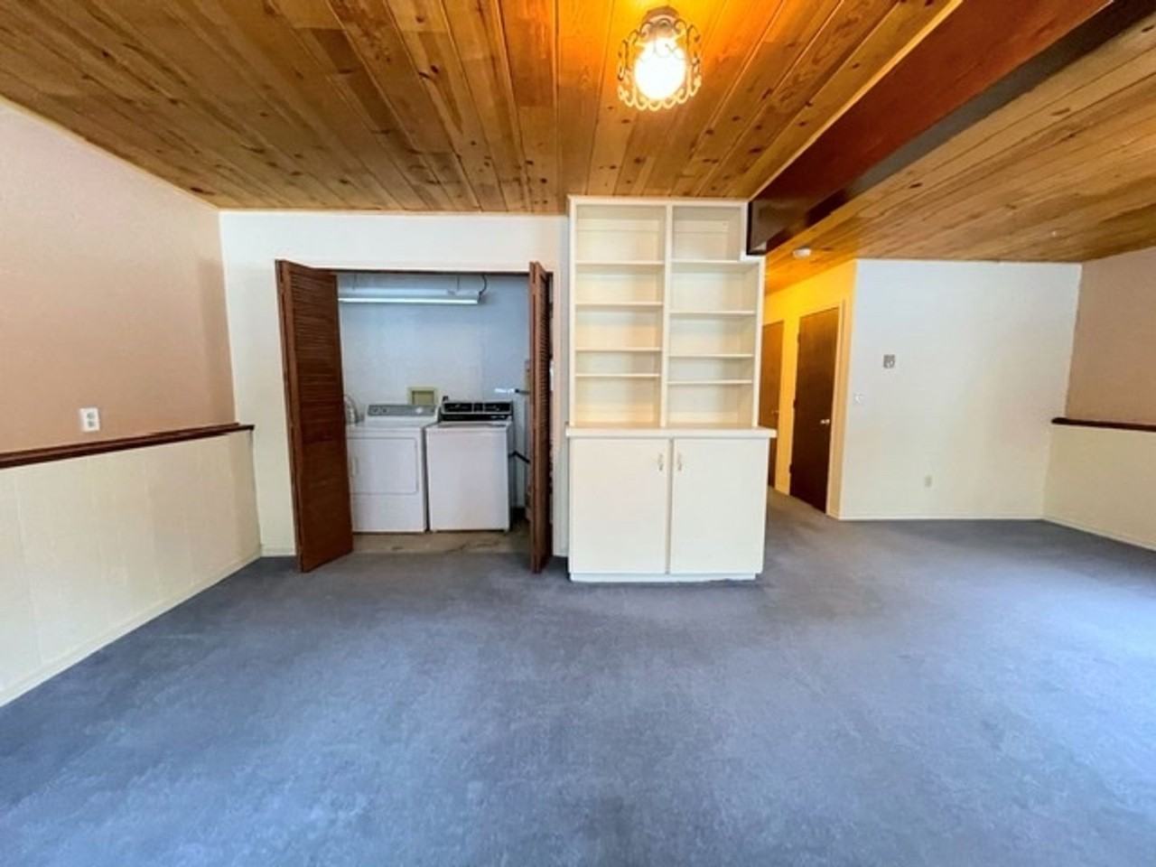 2405 Glenkerry Dr - Photo 3 of 45