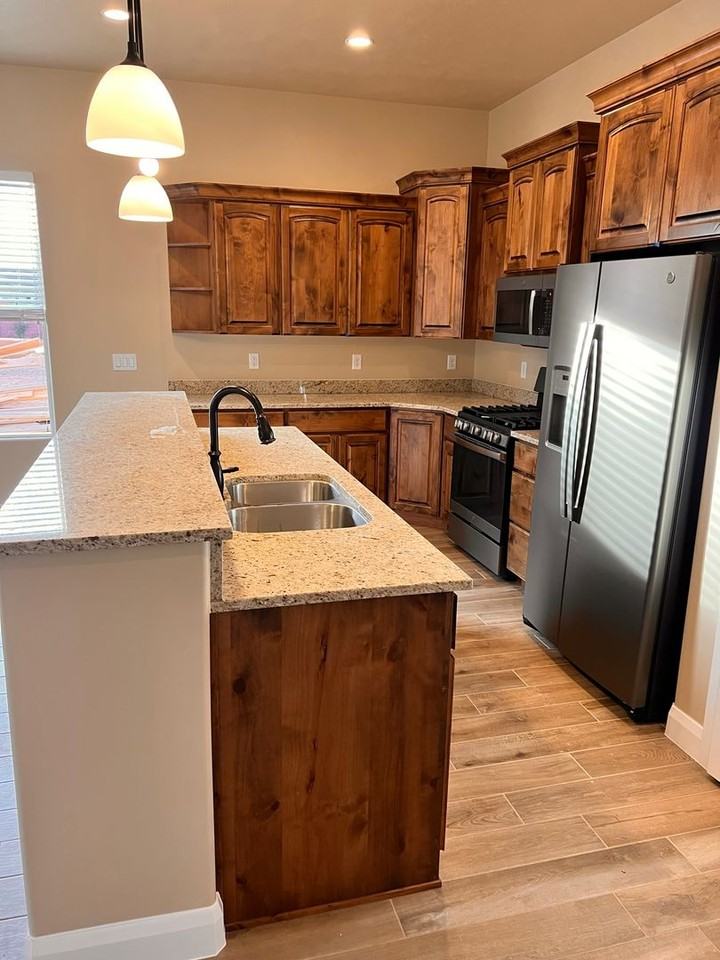 2583 W 235 N - Photo 7 of 16