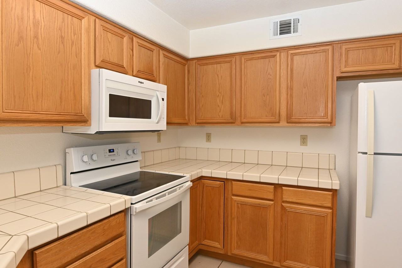 1105 Vista Pointe Cir - Photo 2 of 29