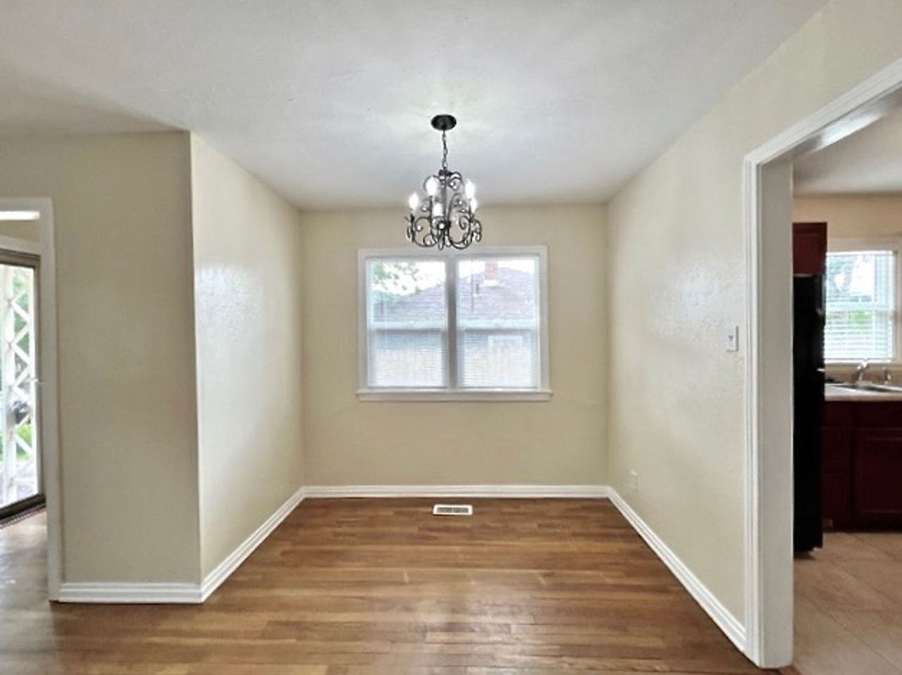 920 E Cucharras St - Photo 5 of 27