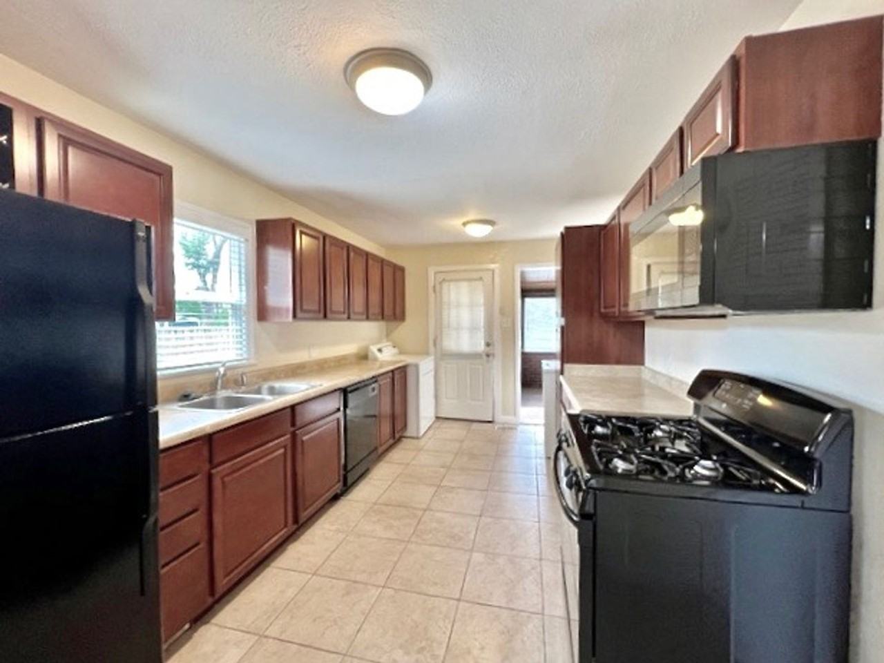 920 E Cucharras St - Photo 6 of 27