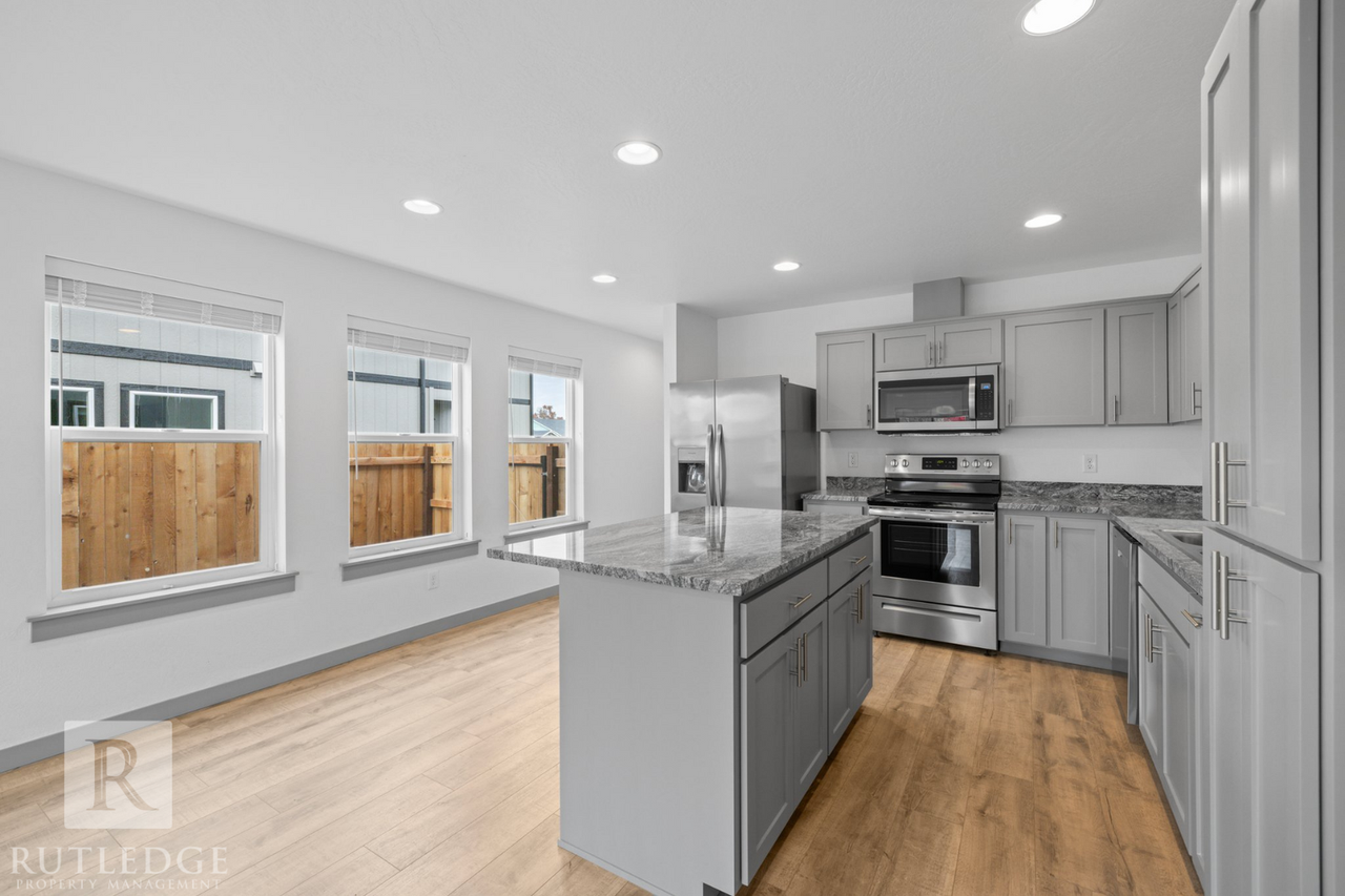 339 Lozier Ln - Photo 6 of 18