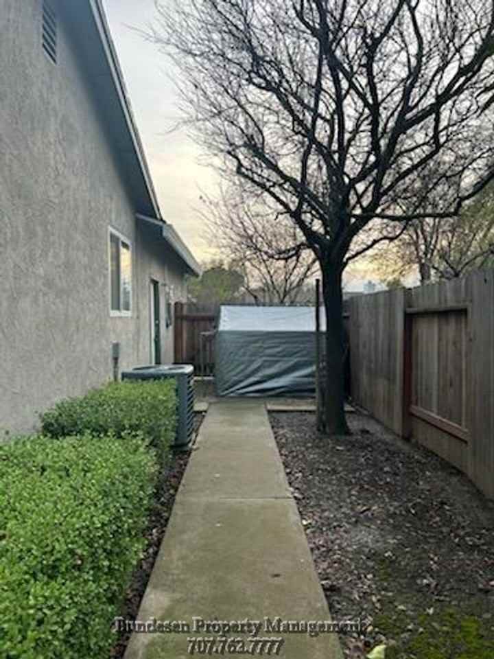 400 W Creekside Cir - Photo 3 of 16