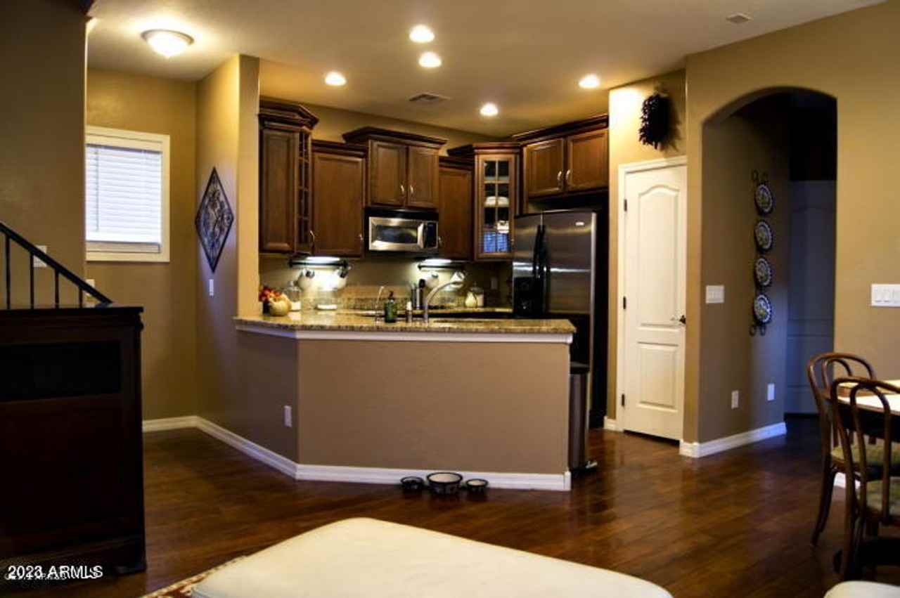 5713 S 21st Pl - Photo 5 of 14