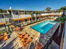 featured image of 2401 Manor Rd