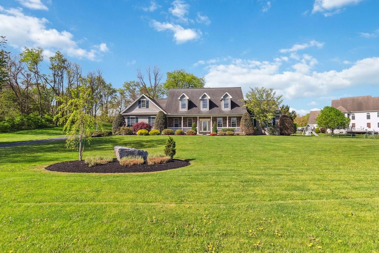 21 Makenzee Dr - Photo 2 of 30