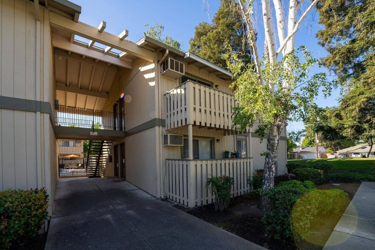 Oakview Apartments - Photo 2 of 25