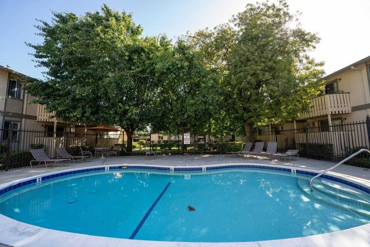 Oakview Apartments - Photo 5 of 25