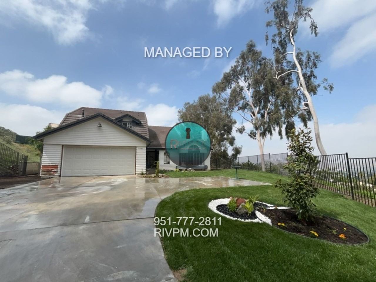 23045 De Berry St - Photo 2 of 10