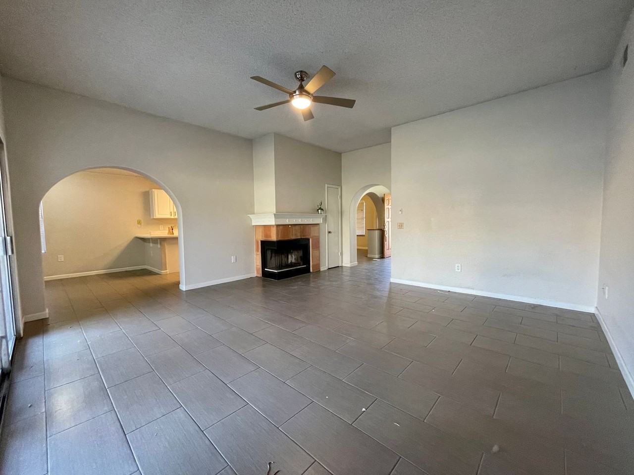 1482 W Elgin St - Photo 4 of 23