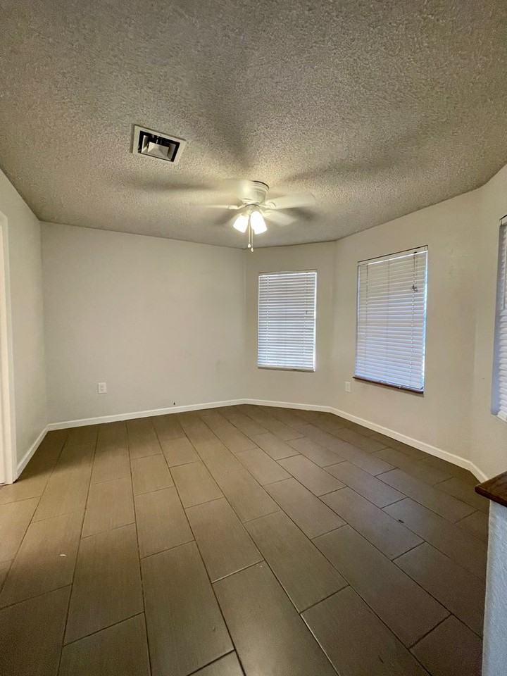 1482 W Elgin St - Photo 6 of 23