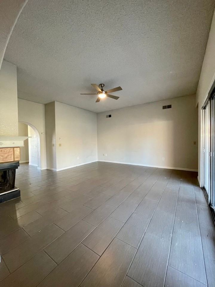 1482 W Elgin St - Photo 7 of 23