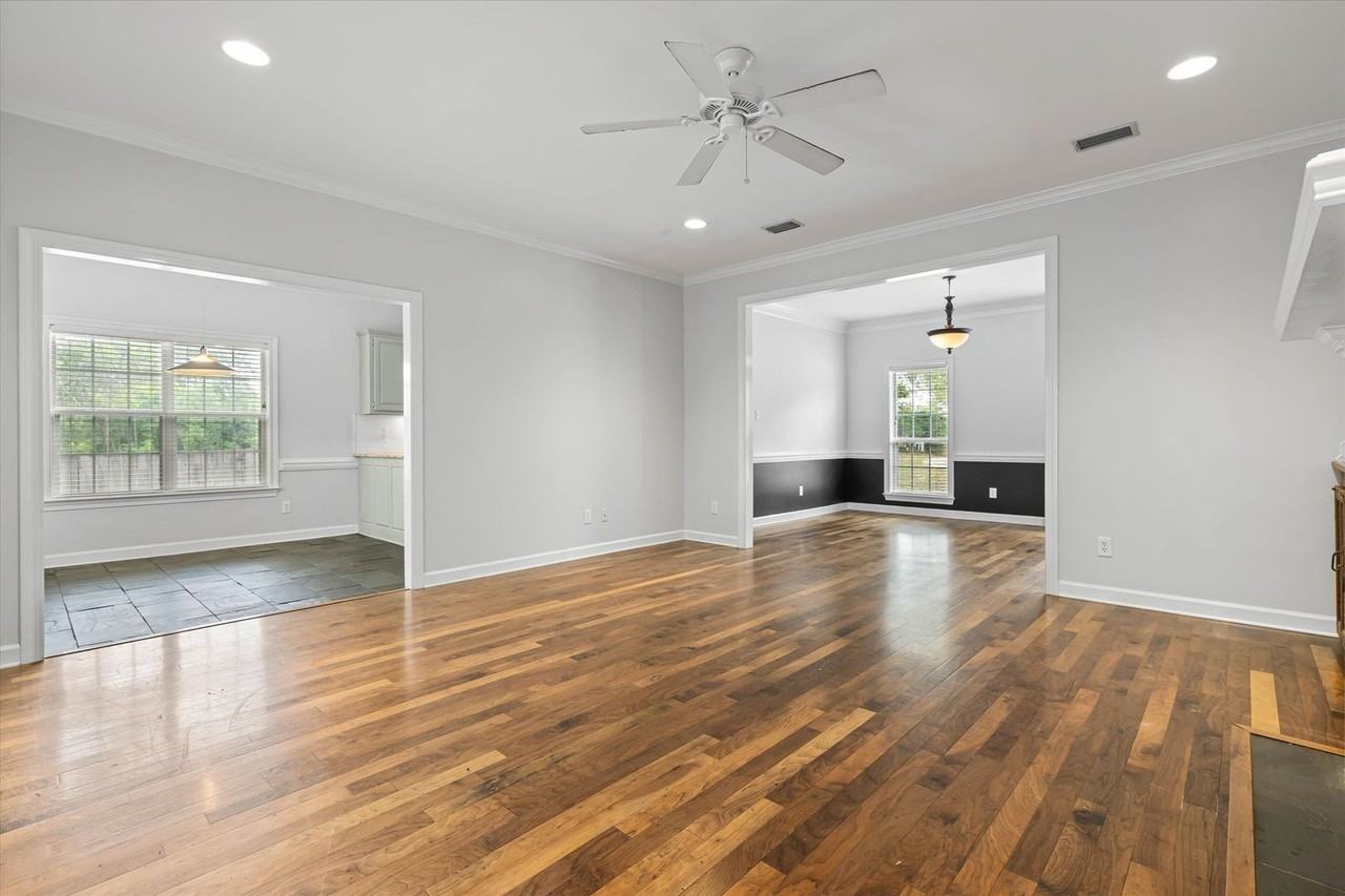 1948 Bradbury Dr W - Photo 3 of 20