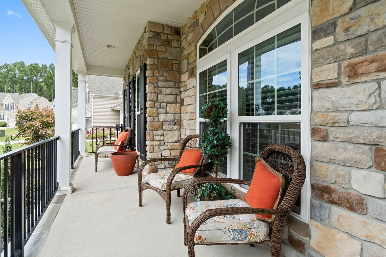 2704 Brownstone Cir - Photo 2 of 23