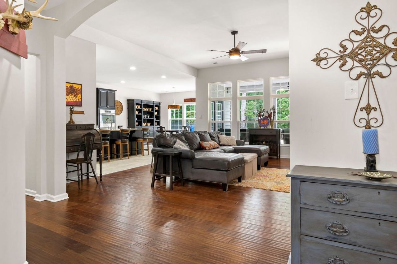 2704 Brownstone Cir - Photo 3 of 23