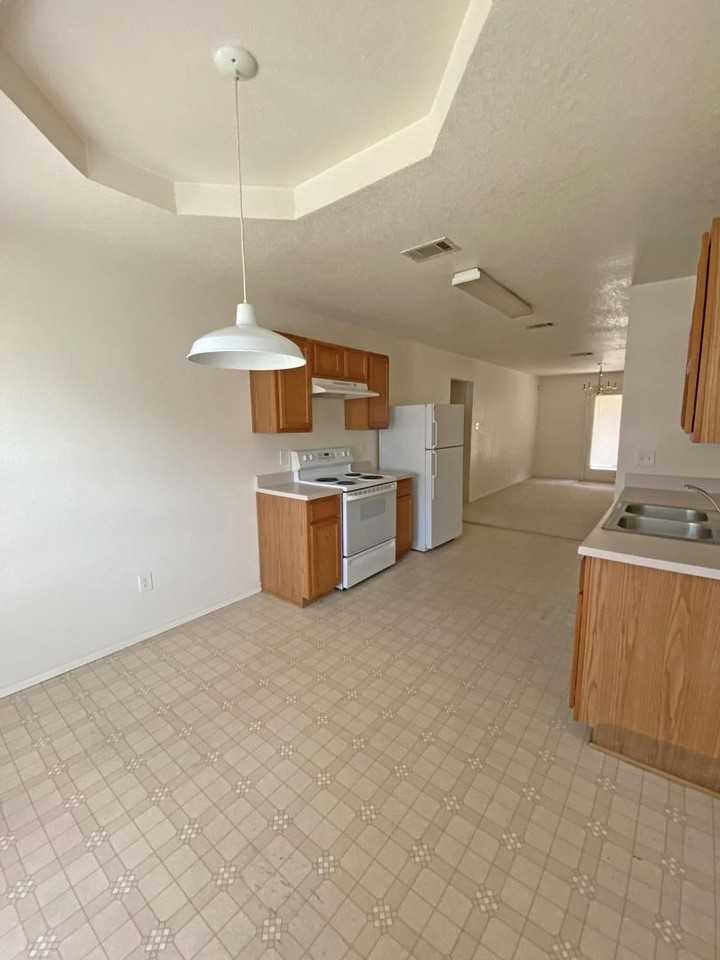 3012 Viewcrest Dr - Photo 3 of 14