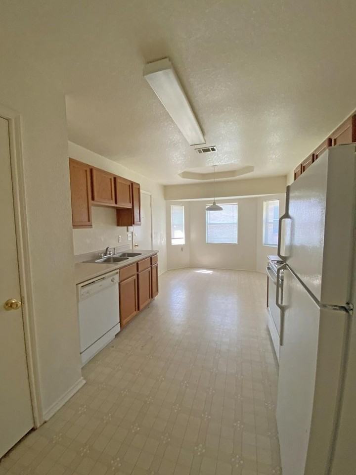 3012 Viewcrest Dr - Photo 4 of 14