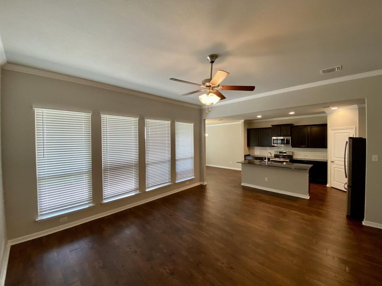 806 Dunford Dr - Photo 2 of 19