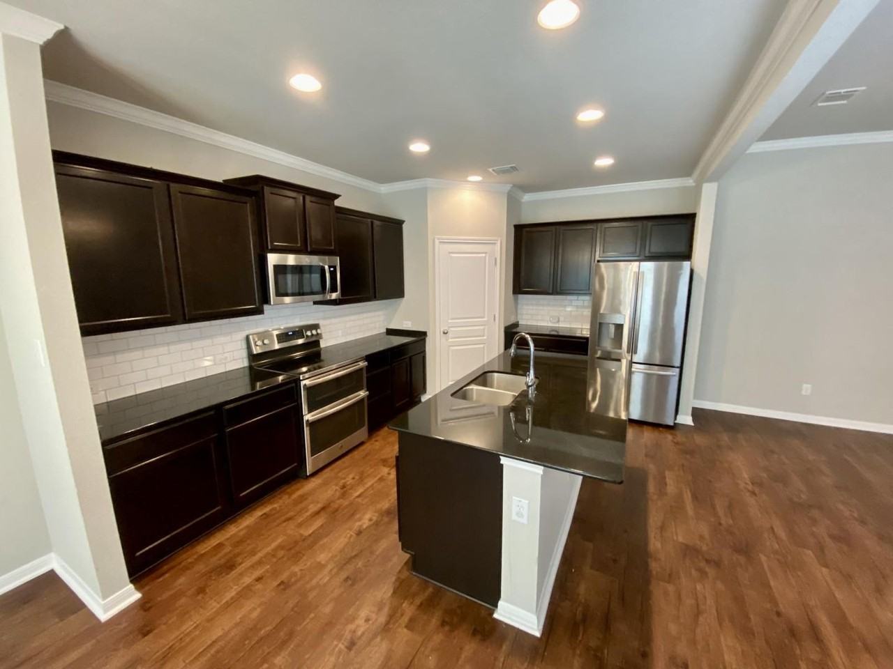 806 Dunford Dr - Photo 3 of 19