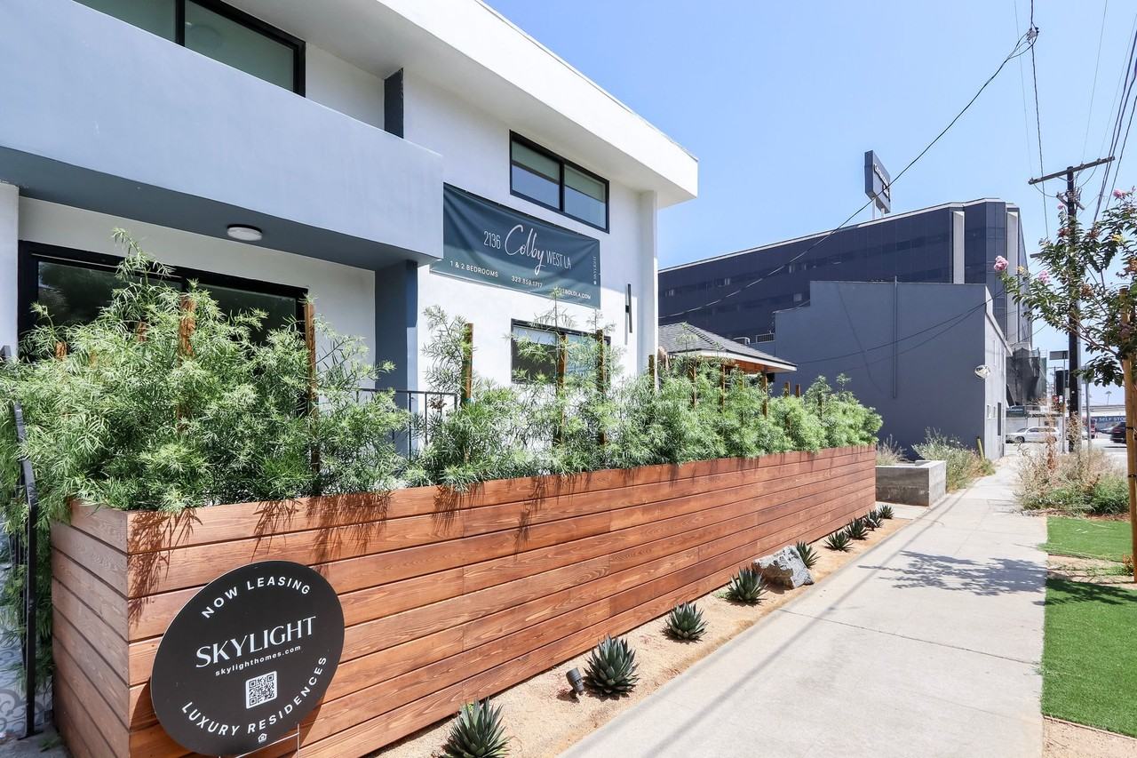 2136 Colby Ave - Photo 5 of 16