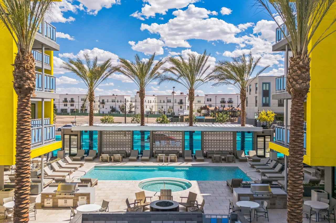 Blue Eastline - Photo 4 of 39