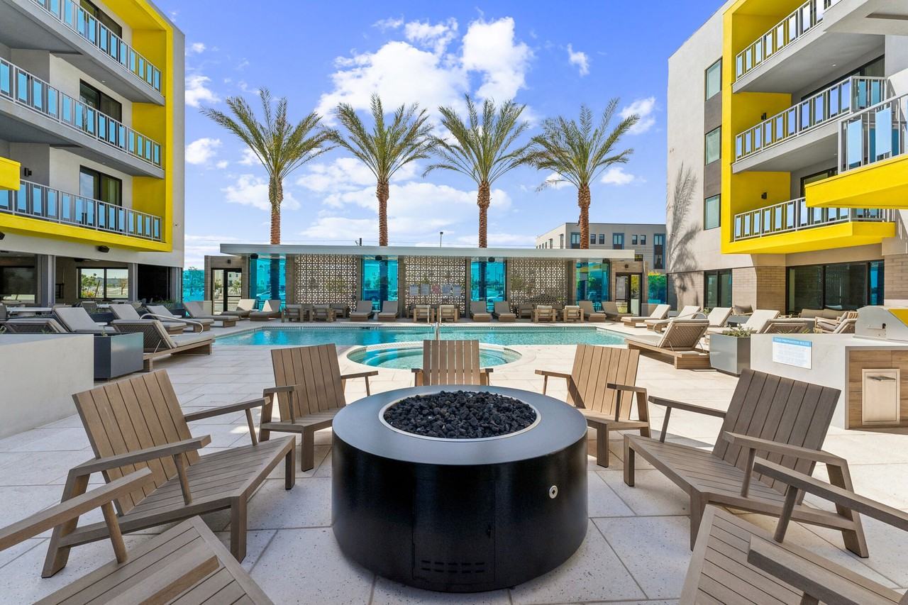 Blue Eastline - Photo 5 of 39