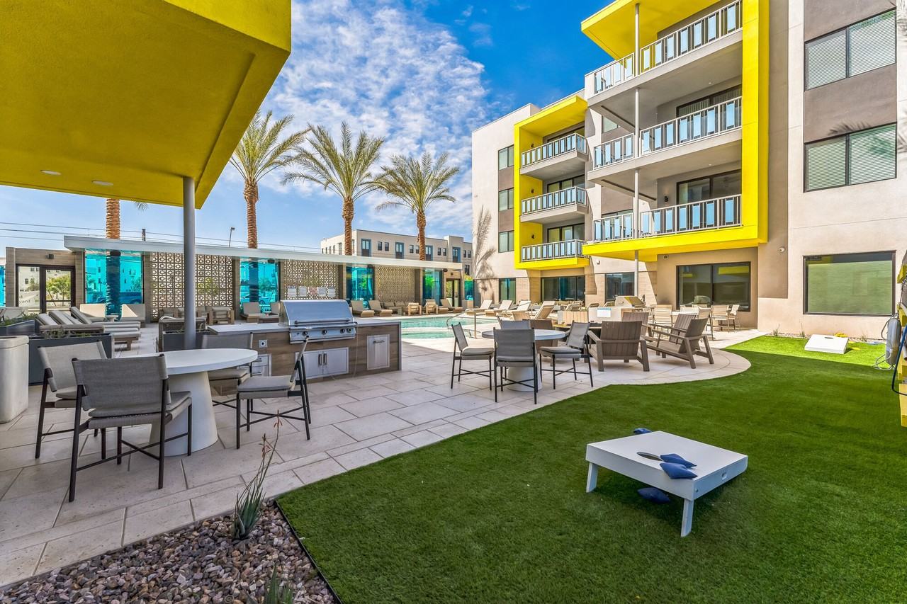 Blue Eastline - Photo 6 of 39