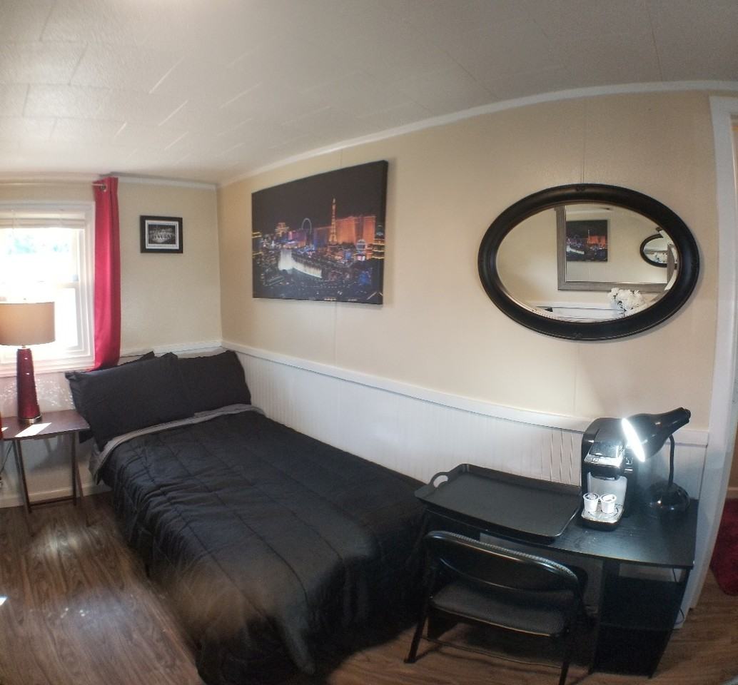 1305 North Superior Avenue - Photo 2 of 20