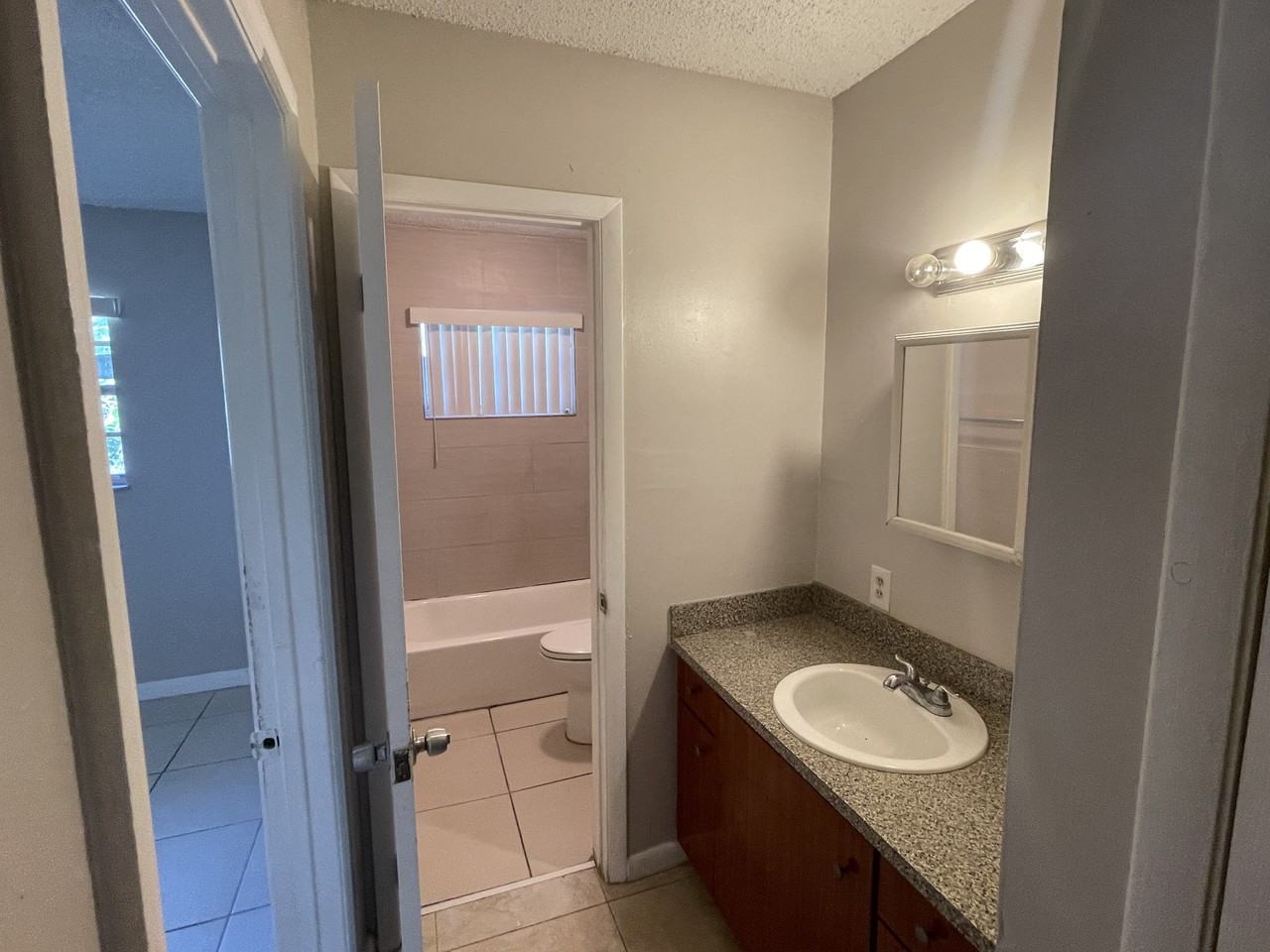 716 SW 16 Ave - Photo 5 of 26