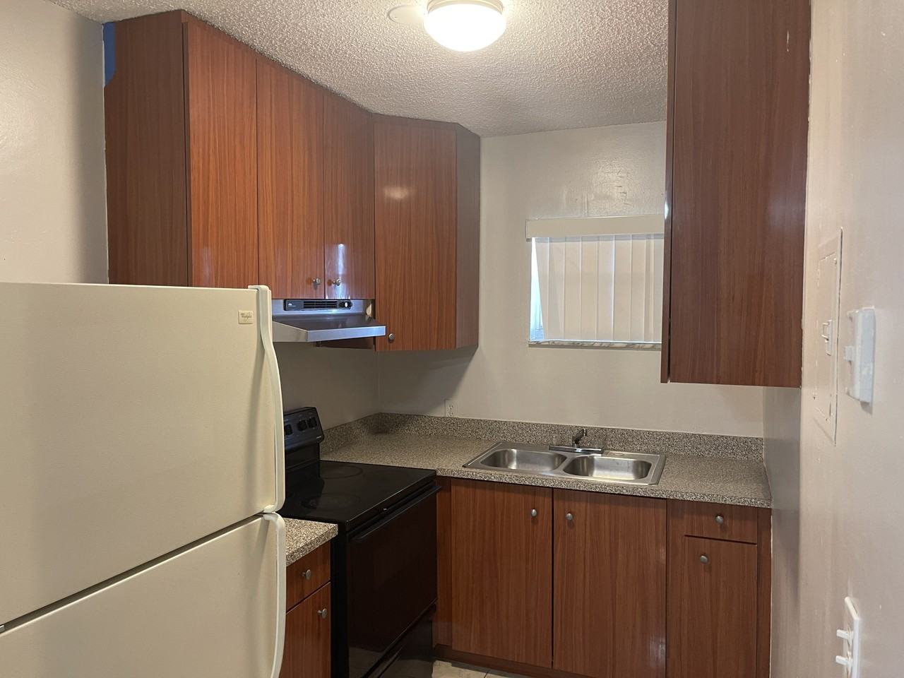 716 SW 16 Ave - Photo 6 of 26